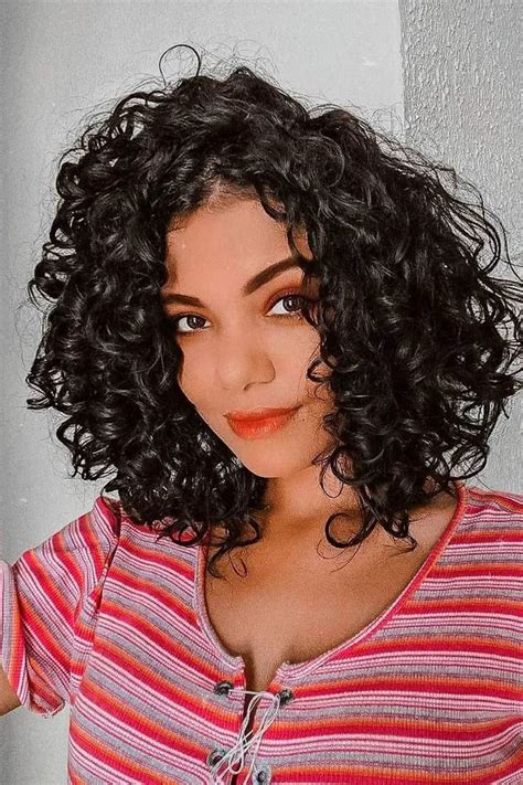 Cabelo cacheado curto: 20 fotos e dicas de cortes curtos.